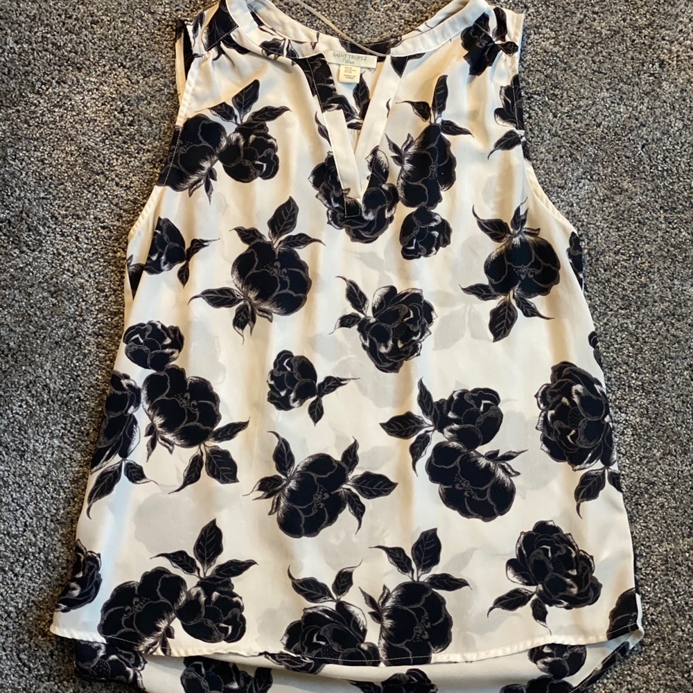 Women’s medium Saint Tropez West tank